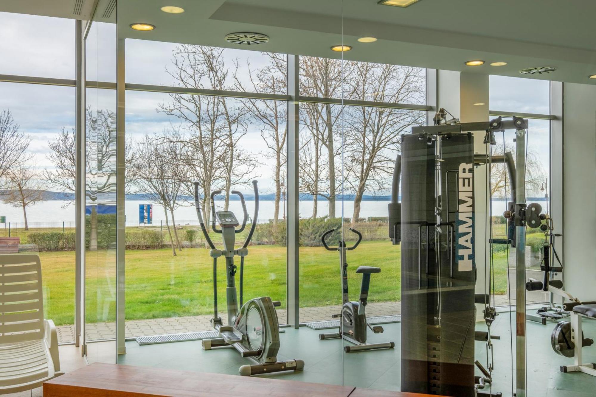 Myflat Club 218 Gold II Wellness Apartment Siófok Zewnętrze zdjęcie