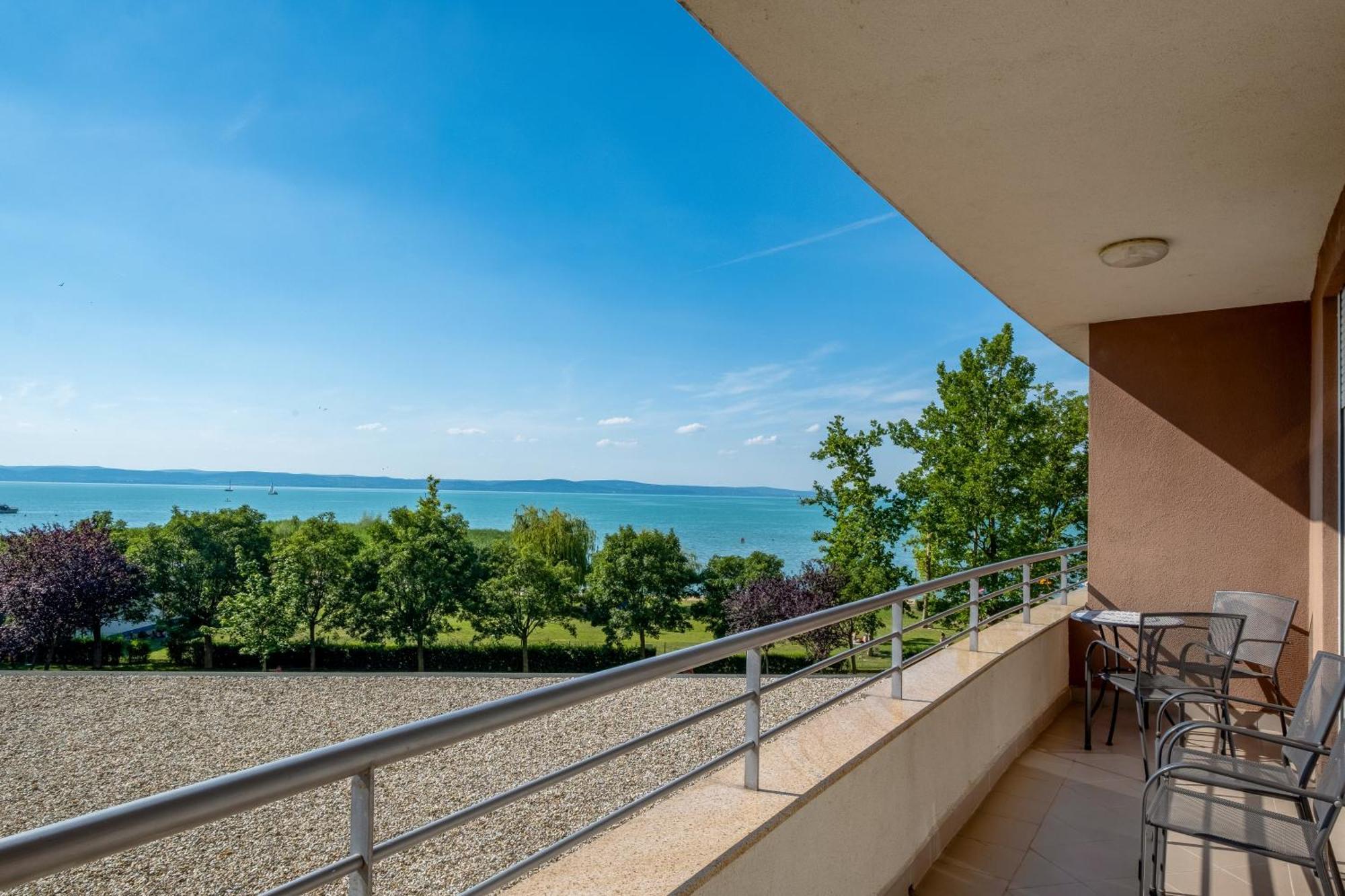 Myflat Club 218 Gold II Wellness Apartment Siófok Zewnętrze zdjęcie