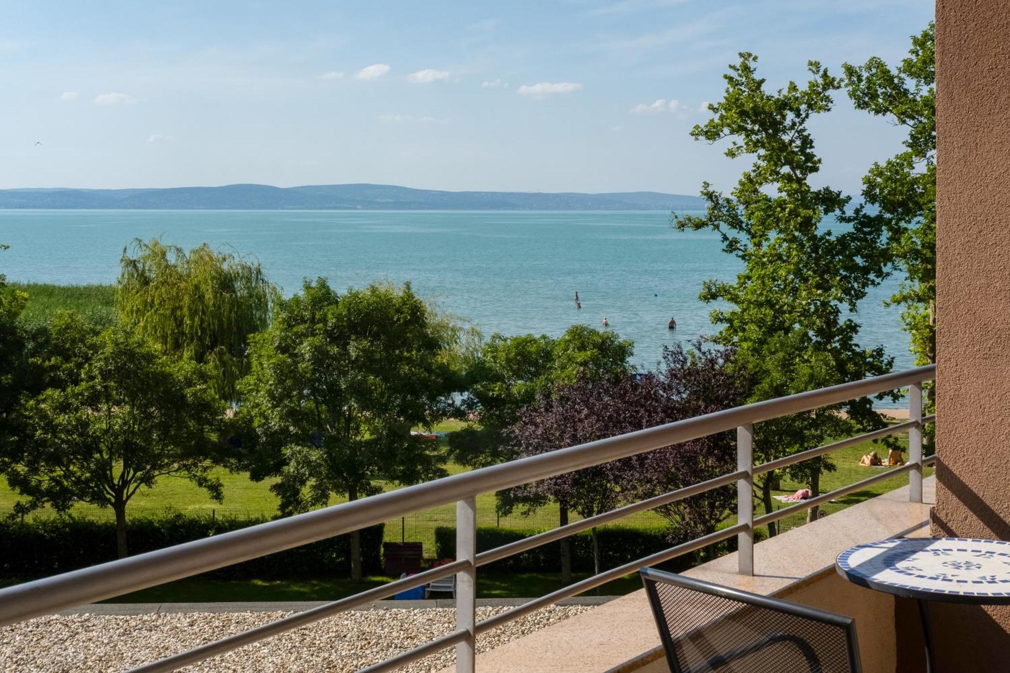 Myflat Club 218 Gold II Wellness Apartment Siófok Zewnętrze zdjęcie
